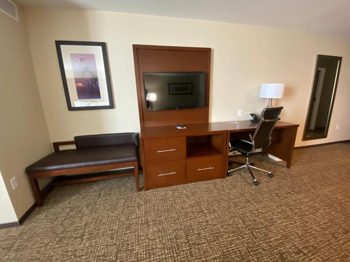 Comfort Suites Midland West Esterno foto