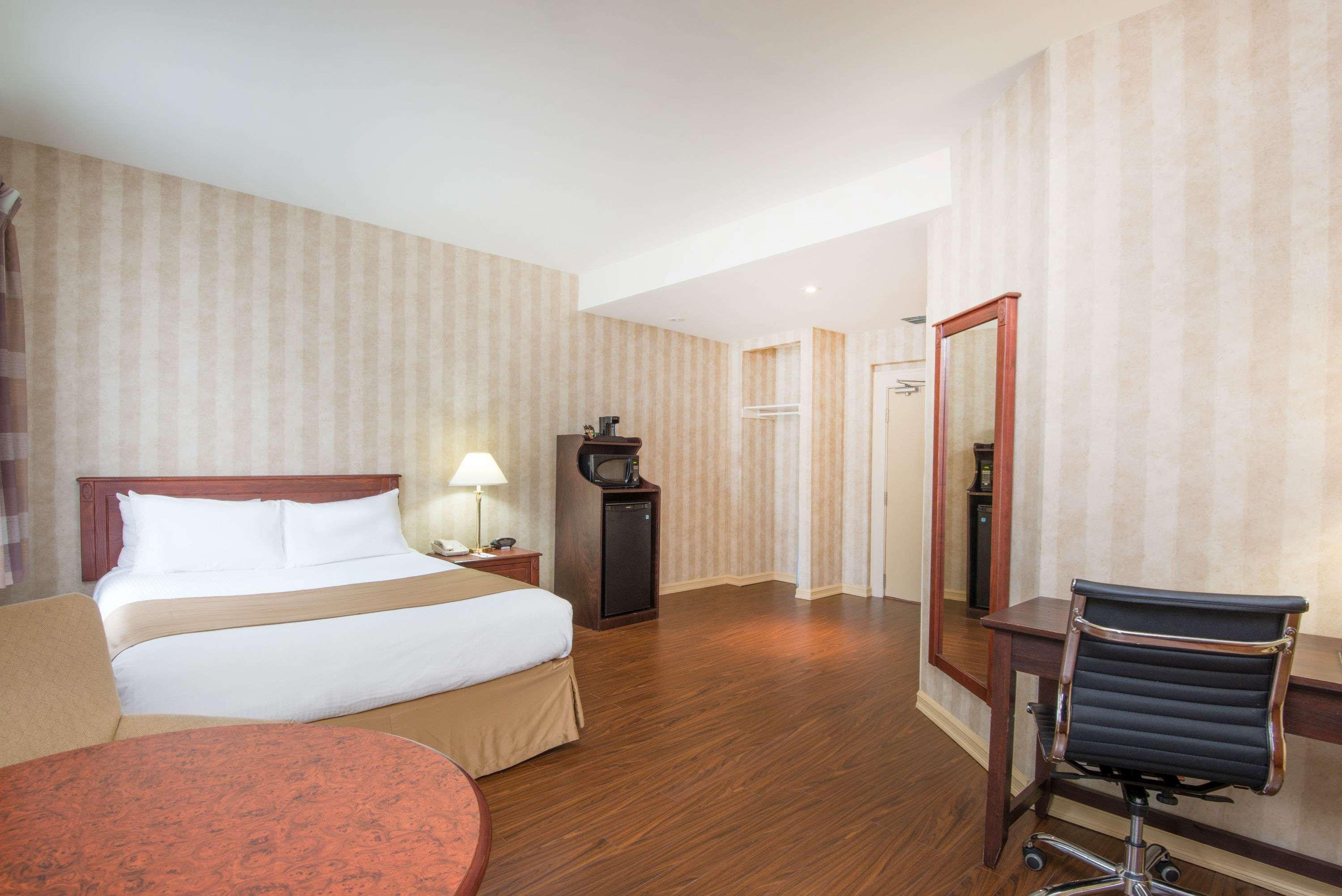 Comfort Suites Midland West Esterno foto